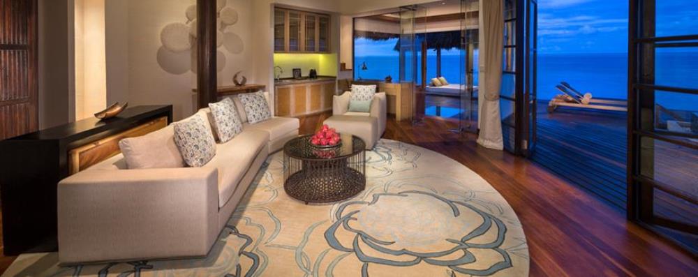 content/hotel/Jumeirah Vittaveli/Accommodation/Ocean Suite with Pool/JumeirahVittaveli-Acc-OceanSuitePool-06.jpg